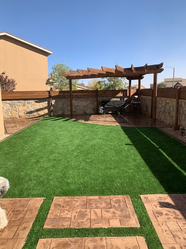 Building Photo - 2600 Snowy Rock Pl