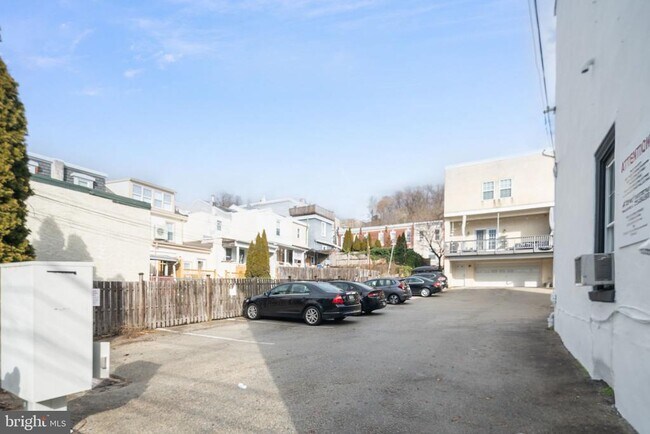 Building Photo - 3869 Terrace St