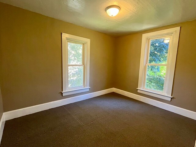 Building Photo - 315 Walnut St