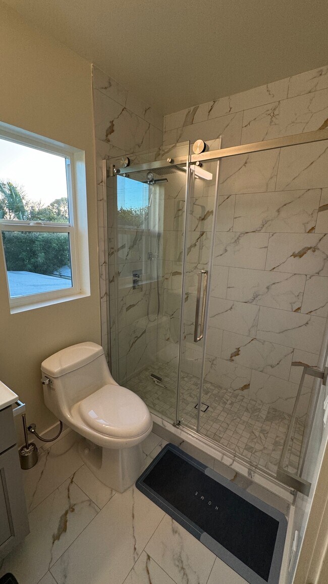 Building Photo - 1202 61st St