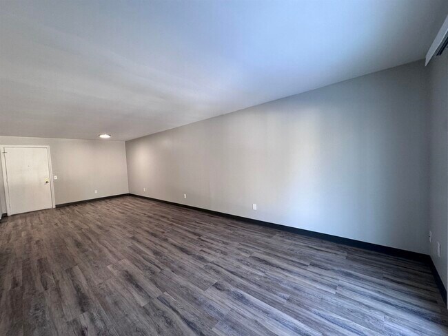 Building Photo - 379 Huse Rd