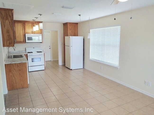 Building Photo - $1195 -Charming duplex in Pilot Point