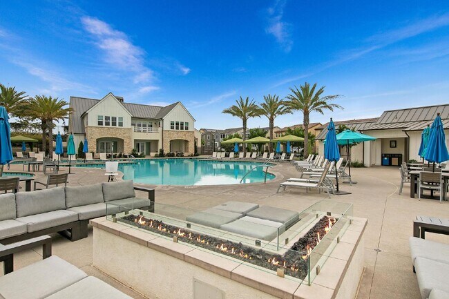Building Photo - Village of Escaya - 3 Br 2.5 Ba - 2 car attached garage - must see this fabulous community!