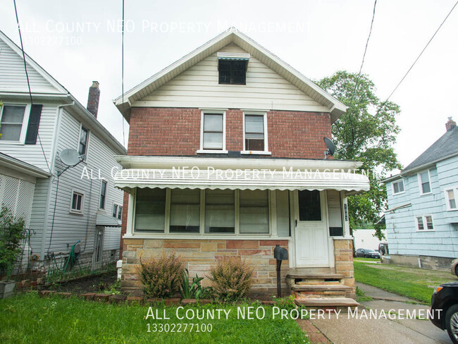 Building Photo - 1883 2nd St