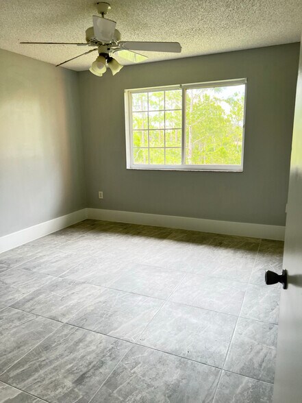 Building Photo - 1220 Wildwood Lakes Blvd