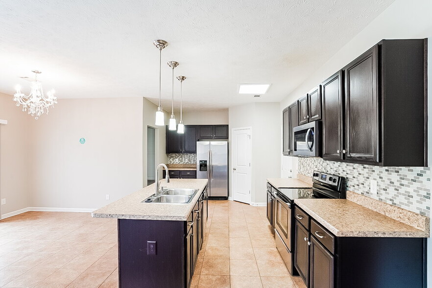 Building Photo - 1718 Hartford Ln
