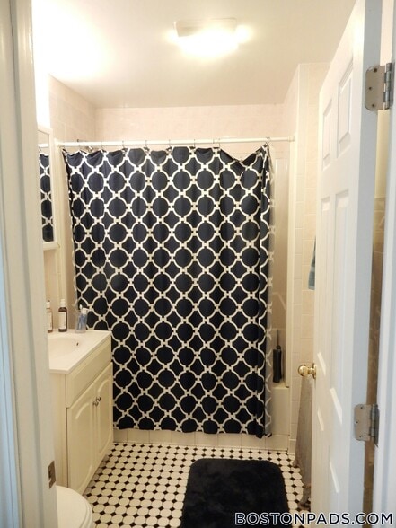 Building Photo - 56 Egmont St