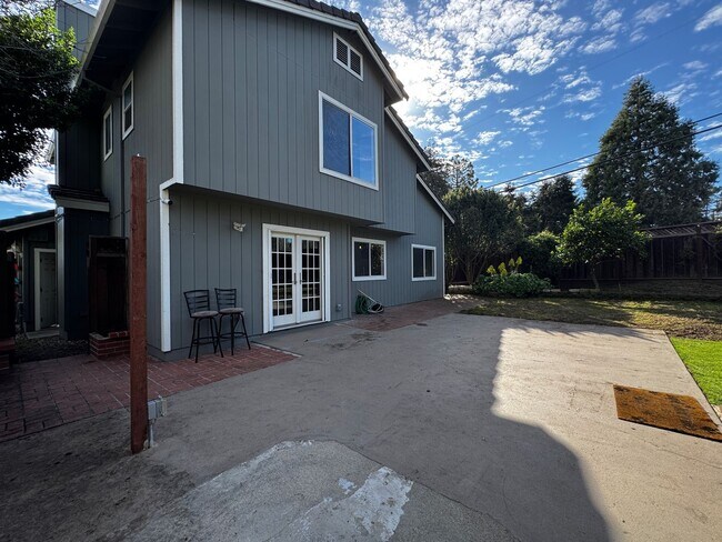 Building Photo - 4501 O’Neill Lane - Coastal comfort, sunny serenity, and the best of Soquel at your doorstep