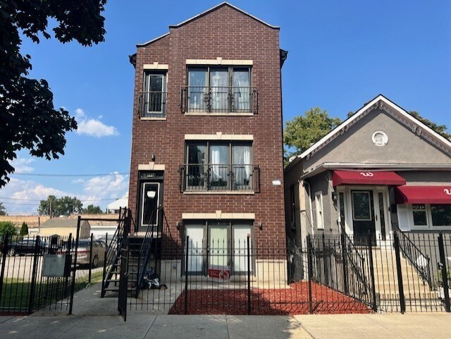 Primary Photo - 4114 W Maypole Ave