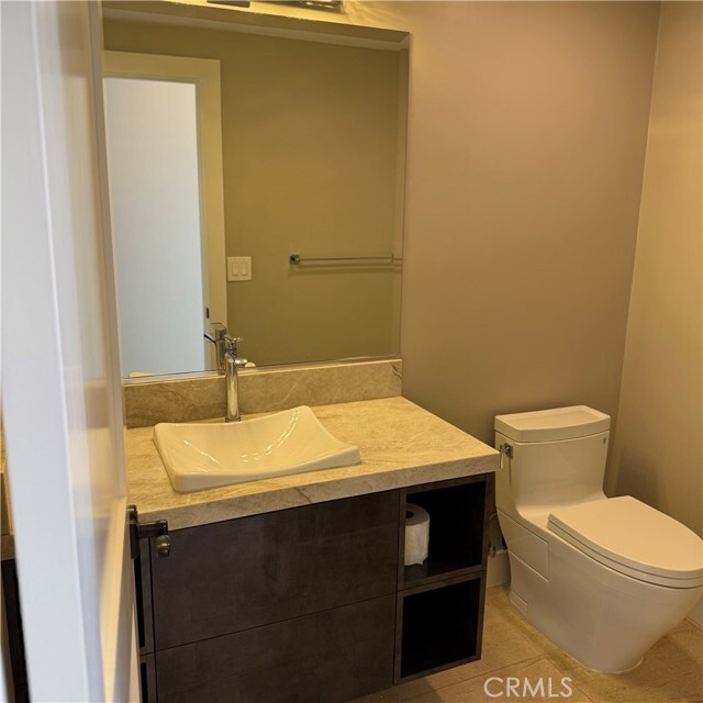 Building Photo - 2615 Temple Hills Dr