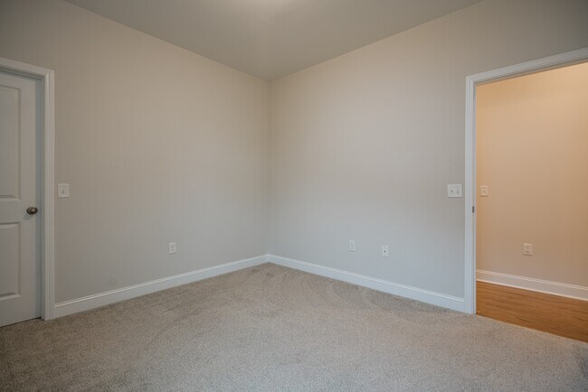 Building Photo - 106 Holland Dr