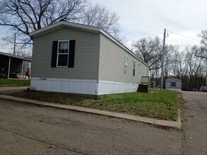 Building Photo - 2 Oak Terrace