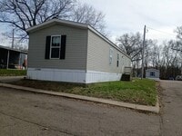 Building Photo - 2 Oak Terrace