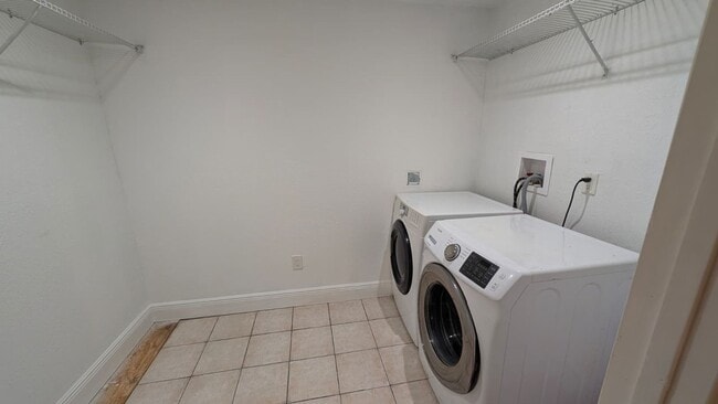 Building Photo - 1448 NE 27th Ct