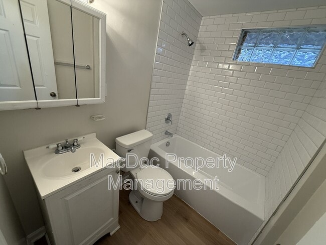 Building Photo - 900 Lakeview Pkwy