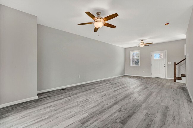 Building Photo - Stunning 4 Bedroom Home in Laurens