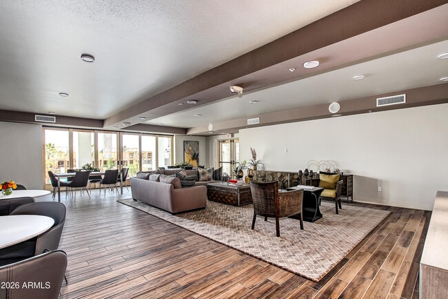 Building Photo - 2511 W Queen Creek Rd