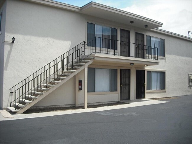 Primary Photo - Spacious 2BD/1BA Apartment in Azalea Park ...