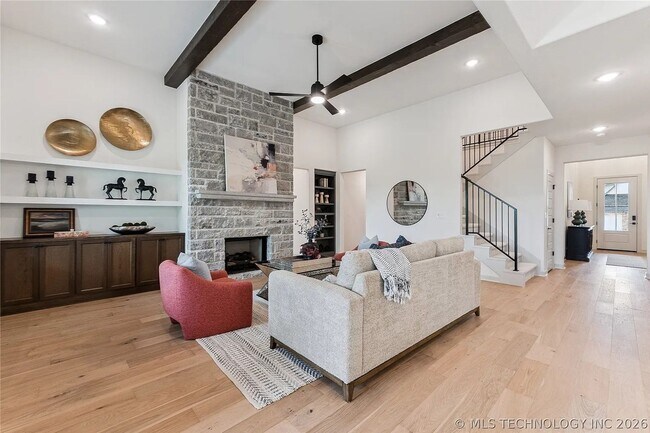 Building Photo - 5 Bed | 5 Bath House