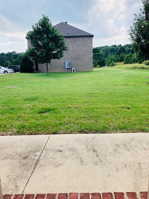 Building Photo - 910 Craighead Forest Rd