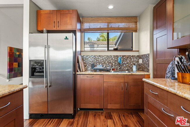 Building Photo - 4637 Park Dr