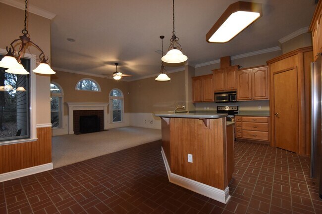 Building Photo - 2414 SW 98 Dr