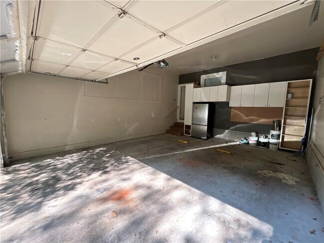 Building Photo - 977 Cummings St SE