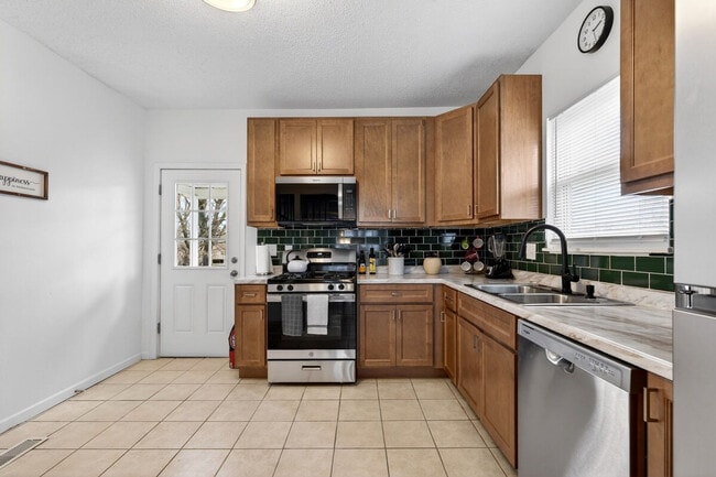 Building Photo - 146 W Felton Ave