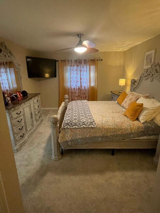 Building Photo - 2043 NW 6th Terrace