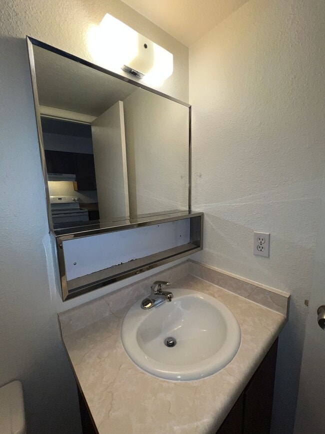 Building Photo - Christmas Tree - 3 Bedrooms/1.5 Baths $2,450!