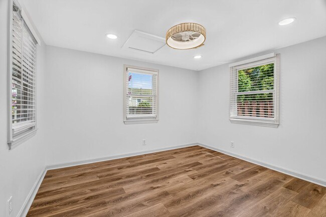 Building Photo - Move-In Ready Home Near Park Circle