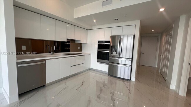 Building Photo - 1170 E Hallandale Beach Blvd
