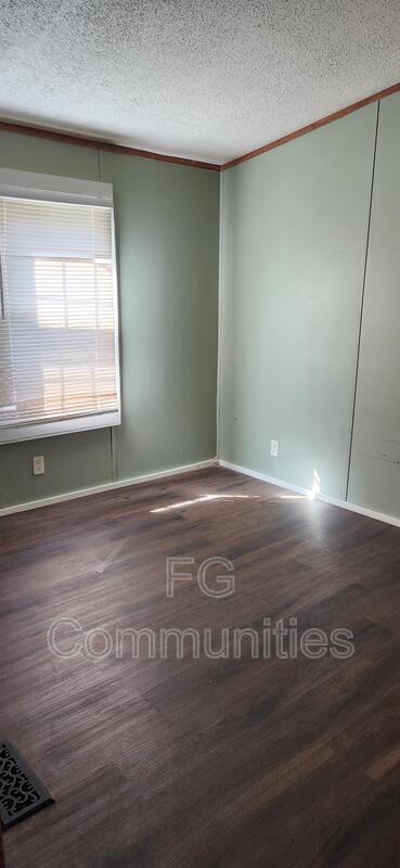 Building Photo - 12 Glimmer Dr