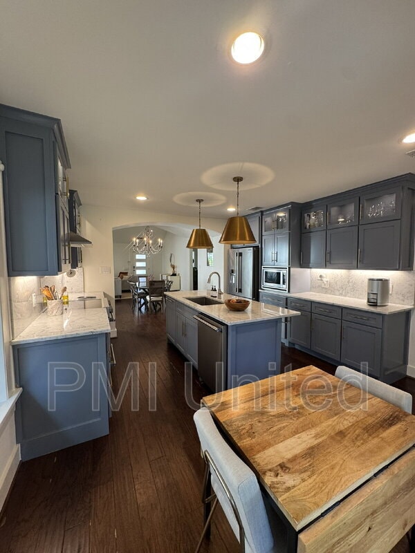 Building Photo - 4057 W 7th St