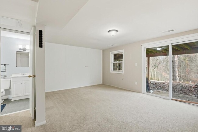 Building Photo - 5497 Endicott Ln