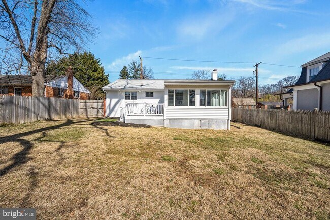 Building Photo - 5020 River Rd