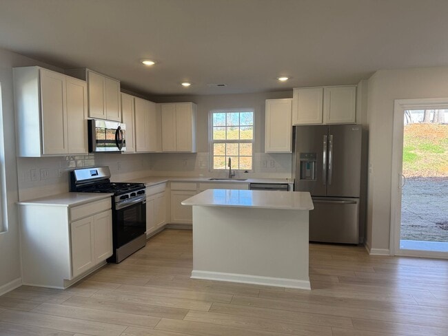 Building Photo - Brand New 3/2.5 Townhome Available In Reidville - Ready To Move In!