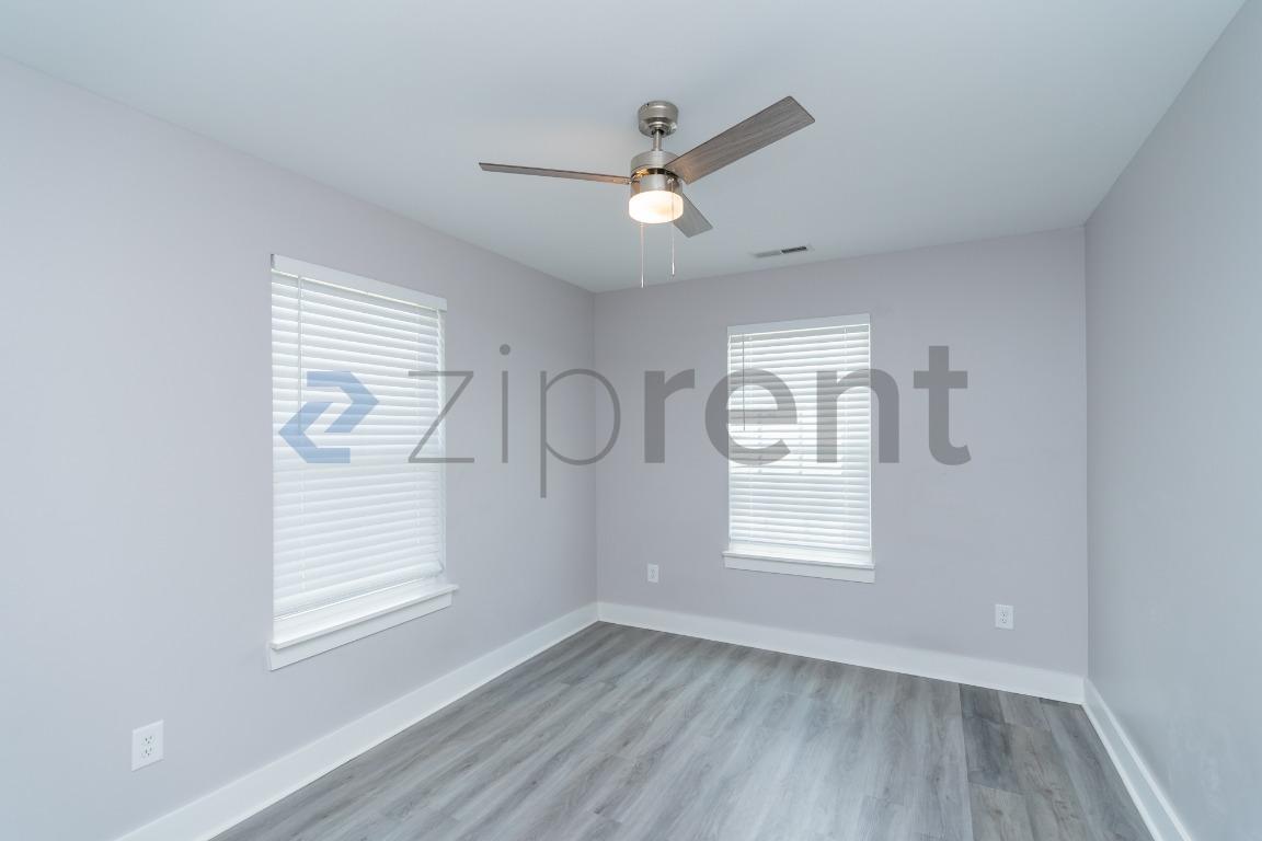 Building Photo - Unit 105