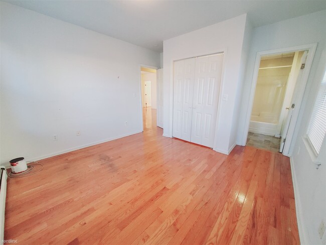 Building Photo - 3 br, 2 bath Condo - 40 Tierney St Apt 1