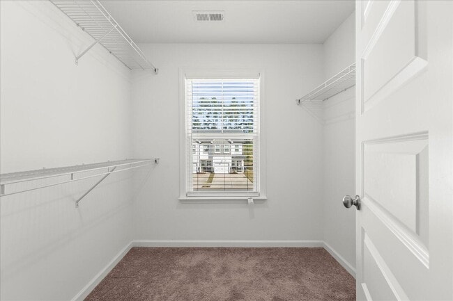 Building Photo - 1071 Linsmore Ave