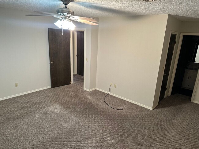 Building Photo - Available Now!  3-Bedroom, 2-Bathroom Spri...