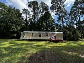 Building Photo - Mobile Home For Rent
