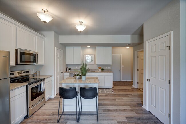 Primary Photo - 607 McKay Way