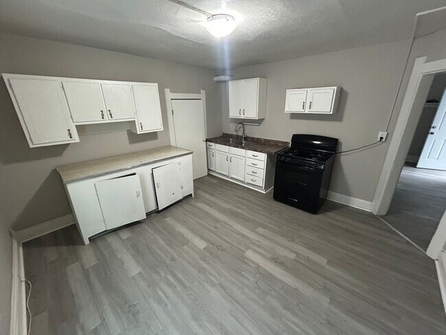 Building Photo - 417 Utah St