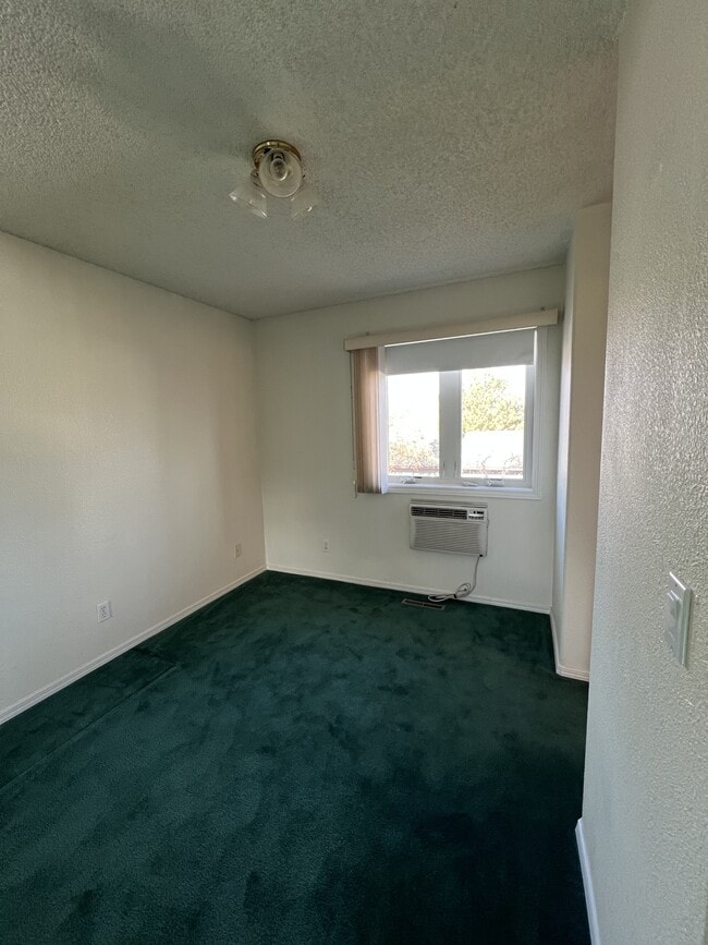 Building Photo - 454 Paxon St