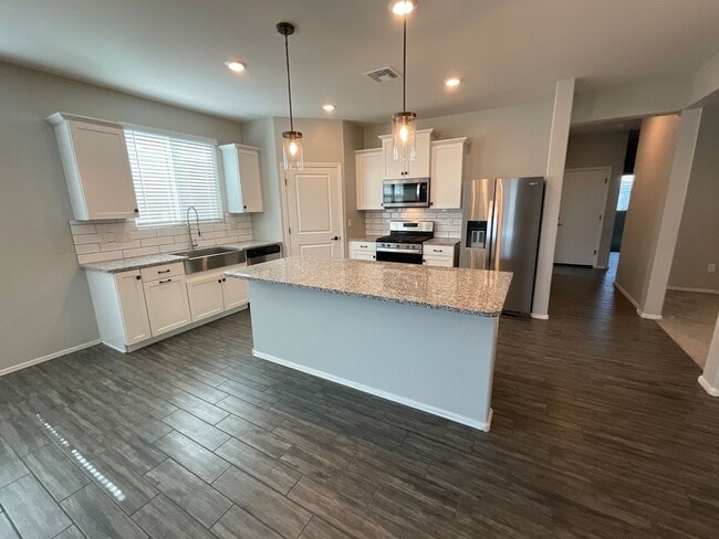 Building Photo - Mountain views in Rocking K Community