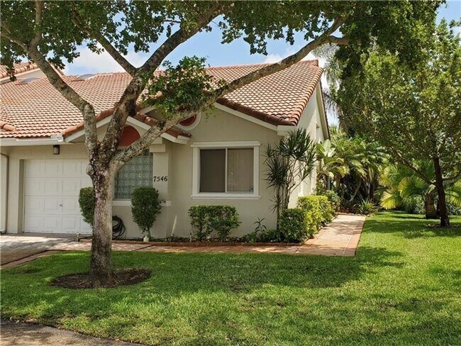 Building Photo - 7546 Pinewalk Dr S