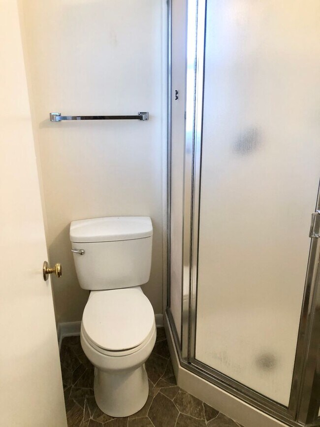 Building Photo - 812 Glenwood Rd