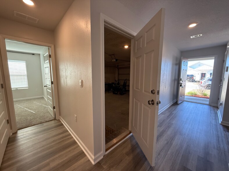 Building Photo - 437 Scarborough St