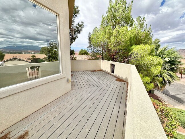 Building Photo - Beautiful 3-bed 2 bath Home! VIEWS VIEWS V...